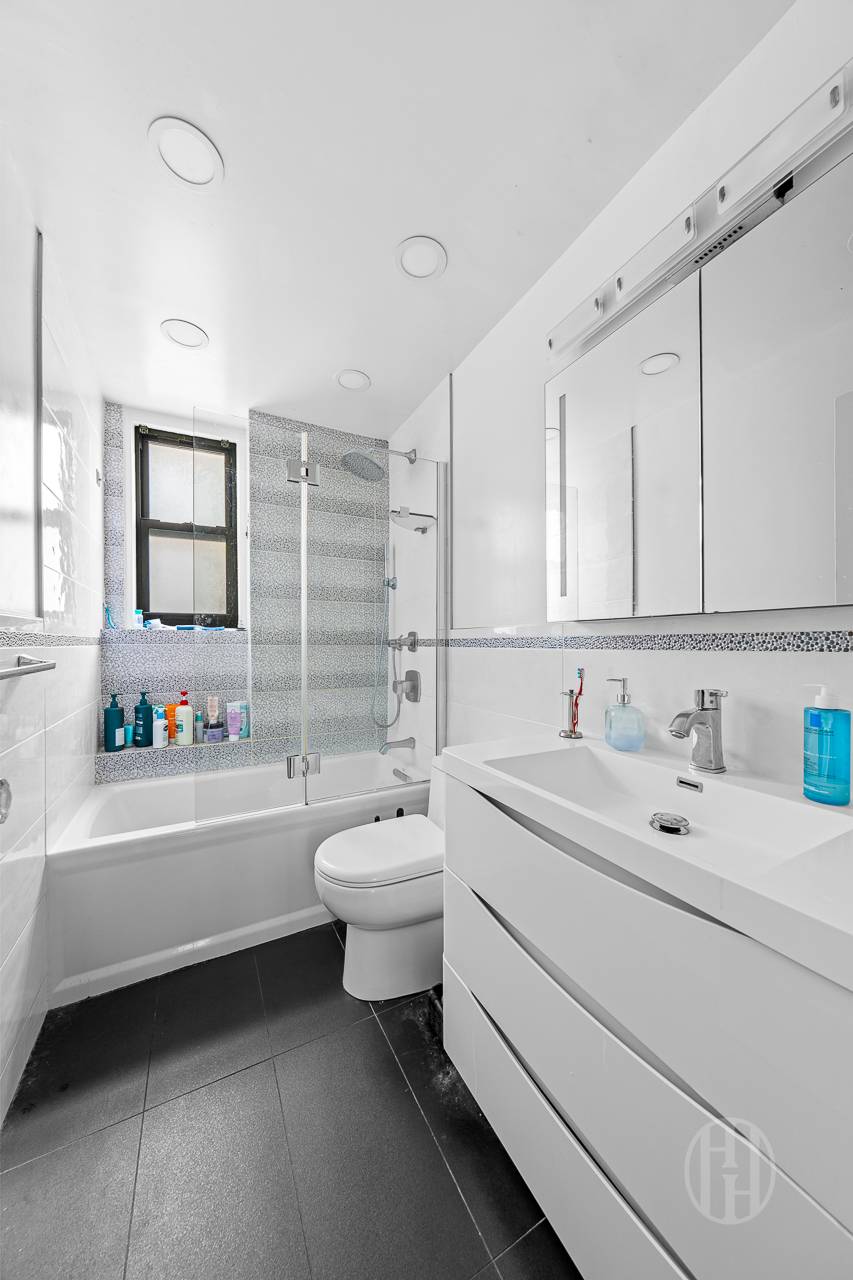 211 East 35th Street 8E Murray Hill New York NY 10016