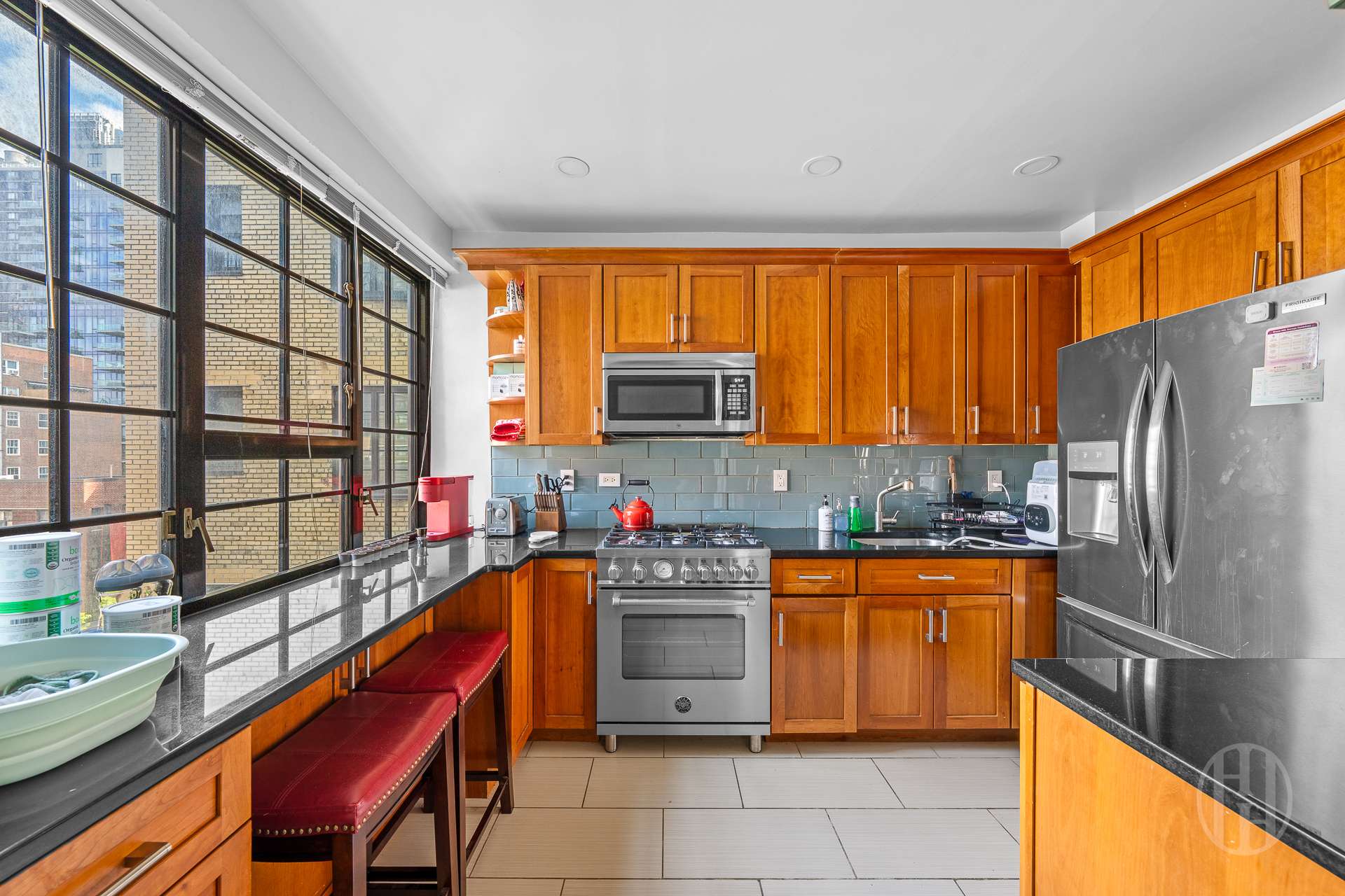 211 East 35th Street 8E Murray Hill New York NY 10016