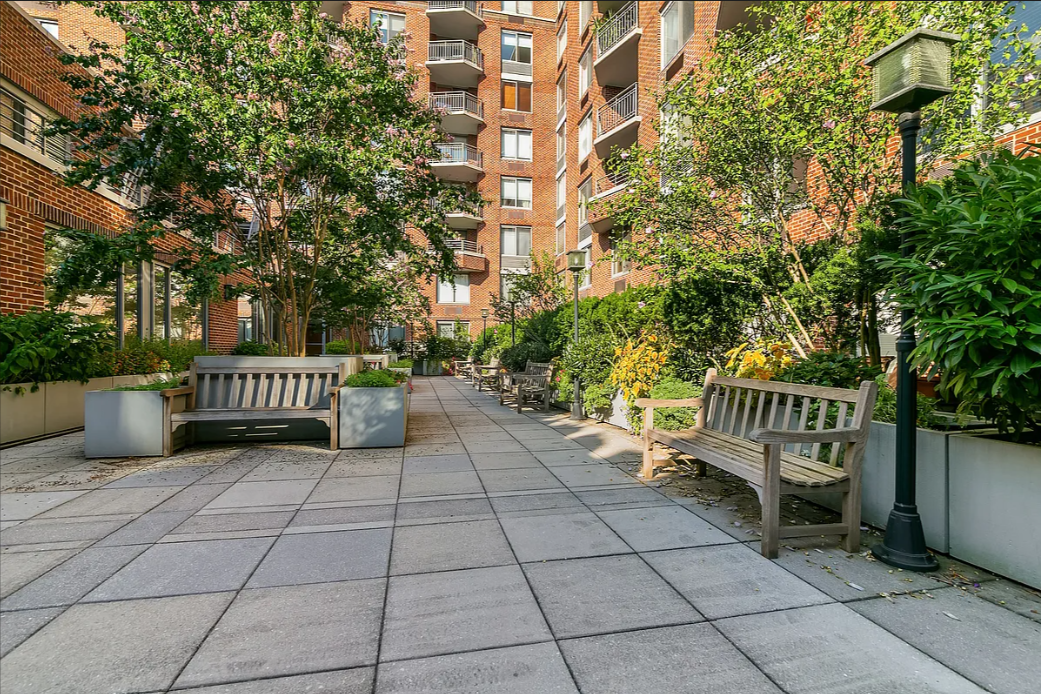 2 South End Avenue 3P Battery Park City New York NY 10280