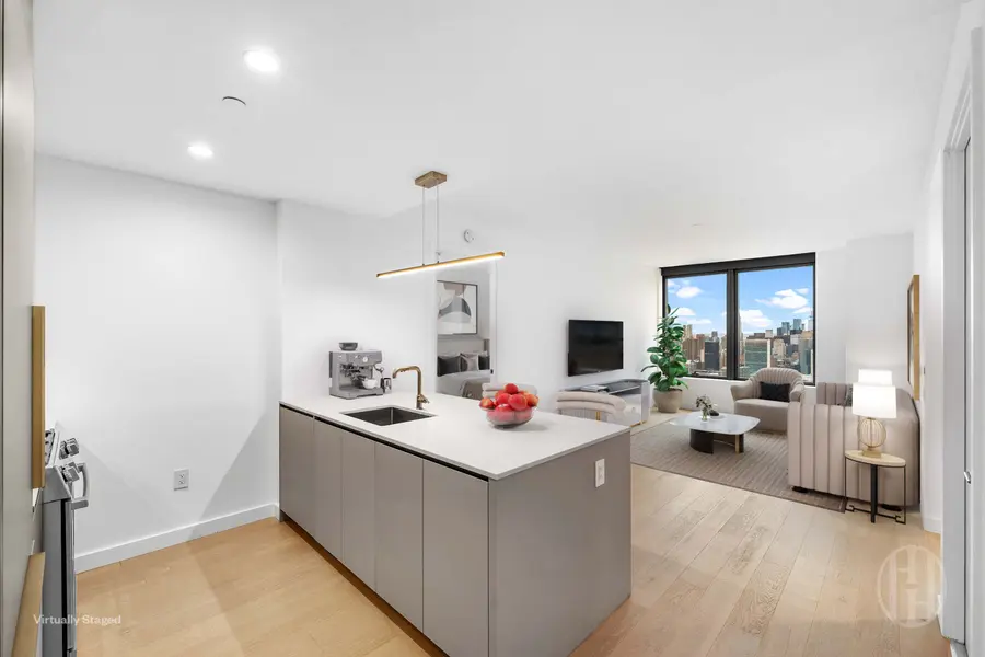 3 Court Sq #5801, Long Island City, NY 11101