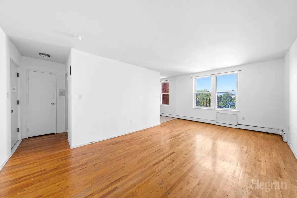 Kew Gardens, NY 11415,84-70 129th St #4G