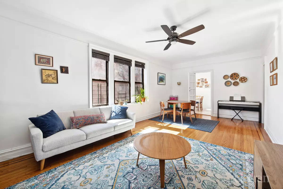 Jackson Heights, NY 11372,83-10 35th Ave #4S