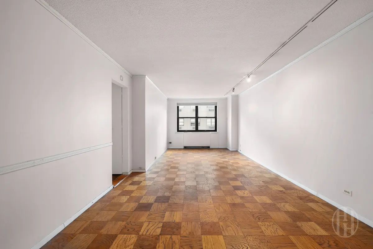 200 E 24th St #1008, New York, NY 10010
