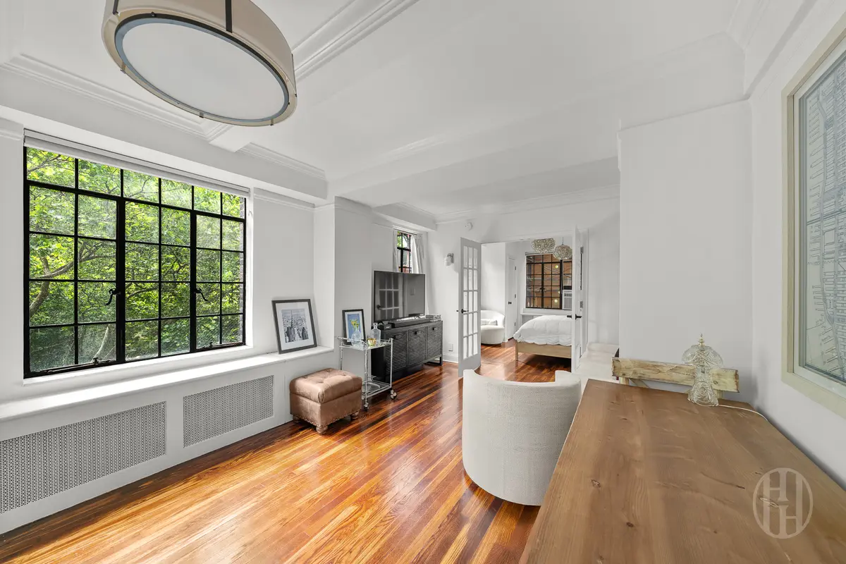 320 E 42nd St #718, New York, NY 10017