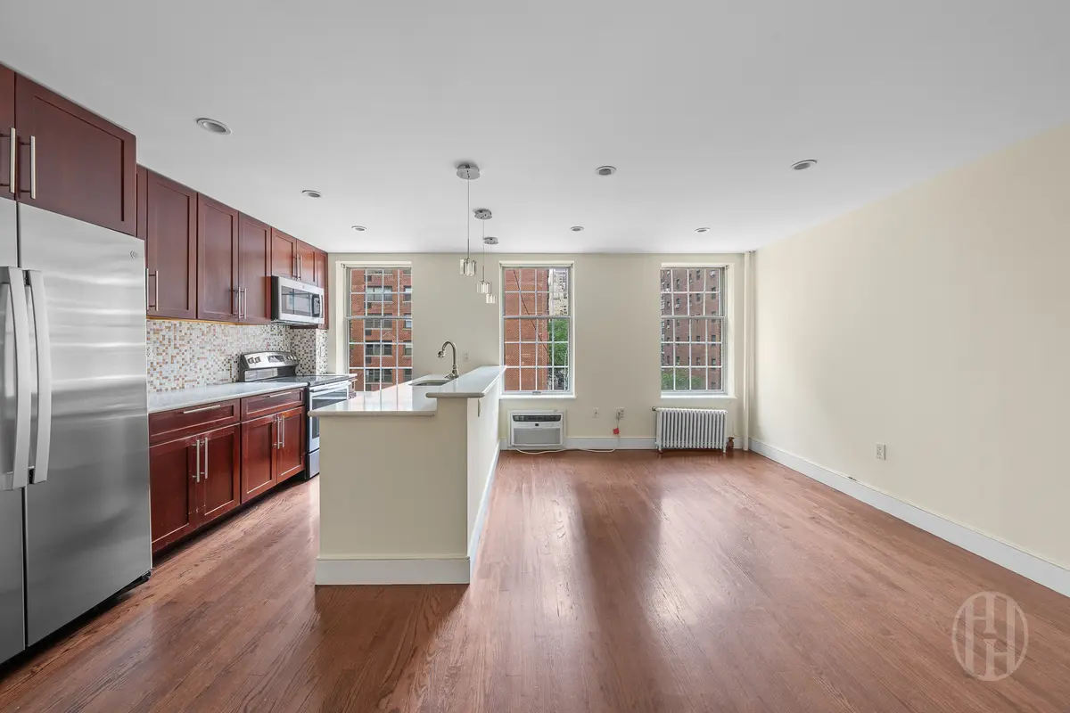 200 E 35th St #3, New York, NY 10016
