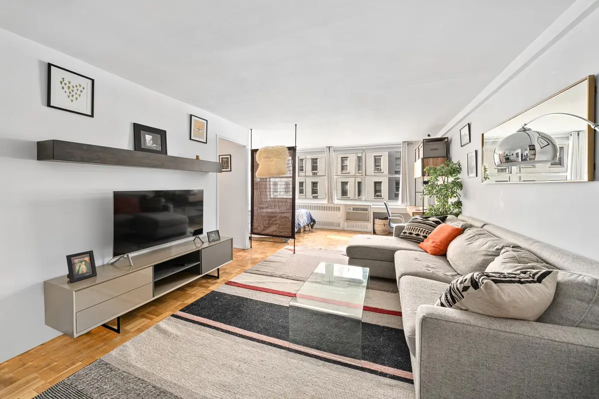 310 E 70th St #5G, Brooklyn, NY 11234