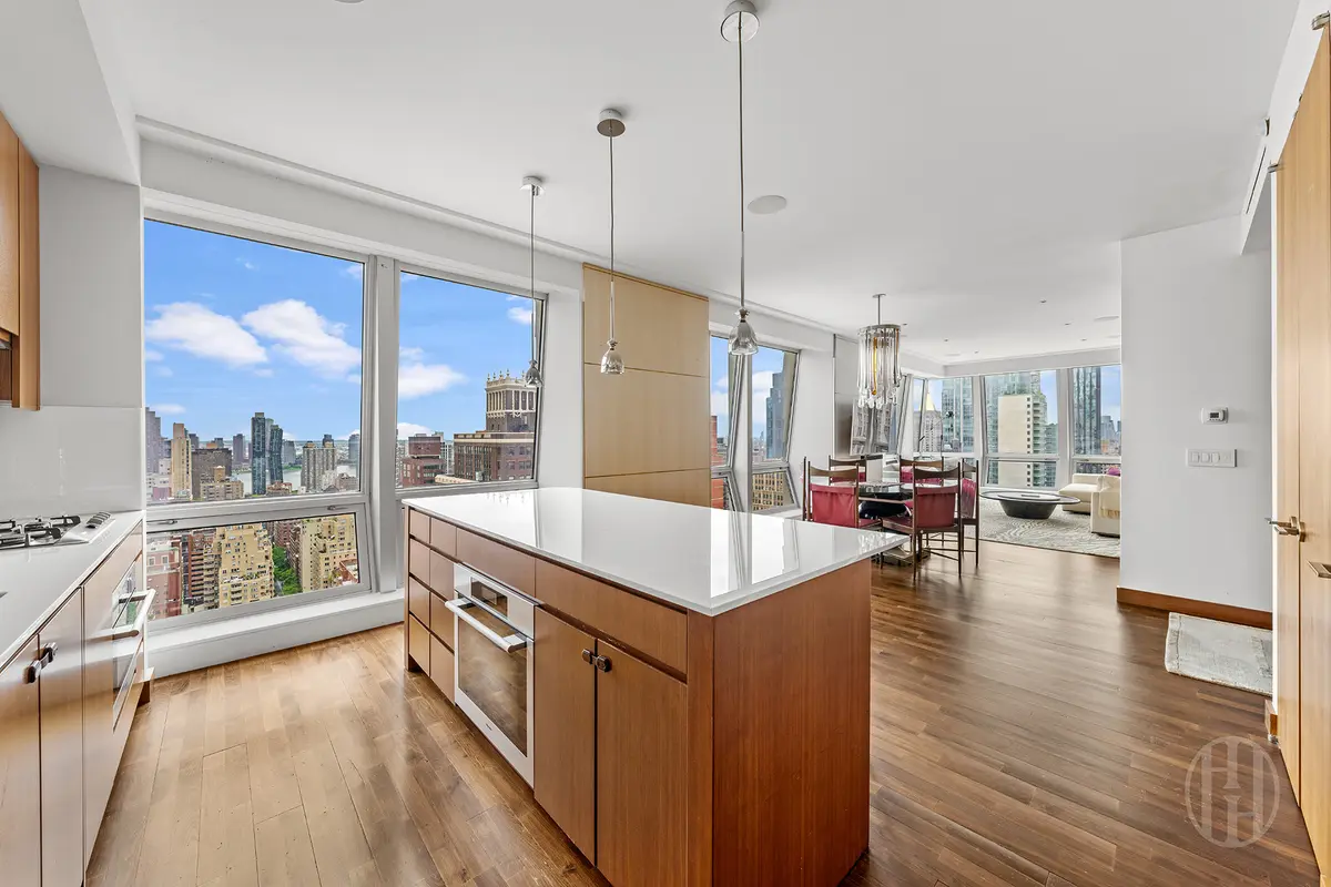 400 5th Ave #34A, New York, NY 10018