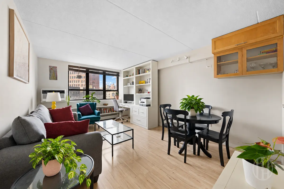 300 W 110th St #6H, New York, NY 10026