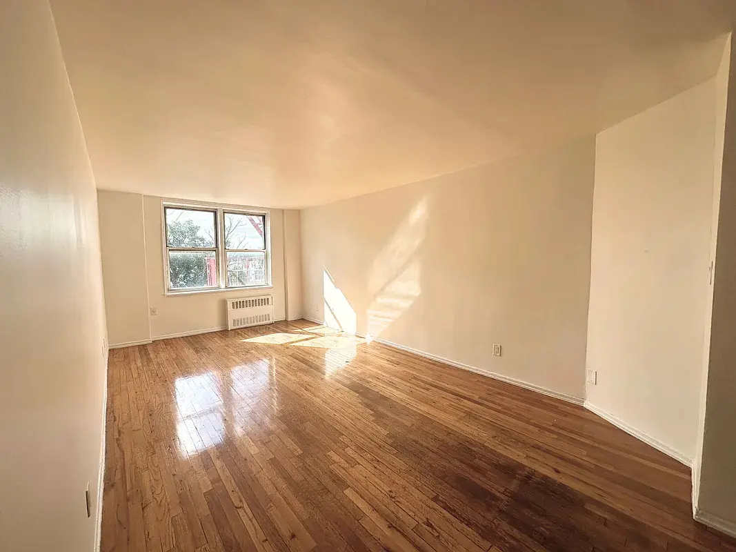224-10 Jamaica Ave #3FF, Queens Village, NY 11429