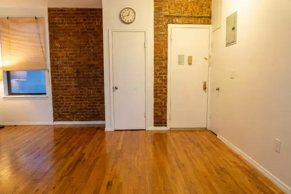 401 W 47th St #5, New York, NY 10036