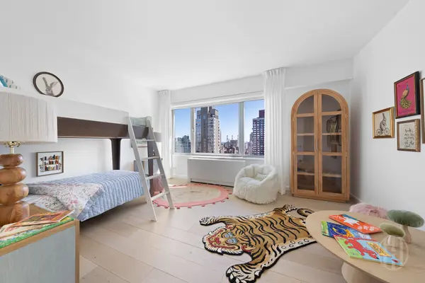 200 E 62nd St #22D, New York, NY 10065