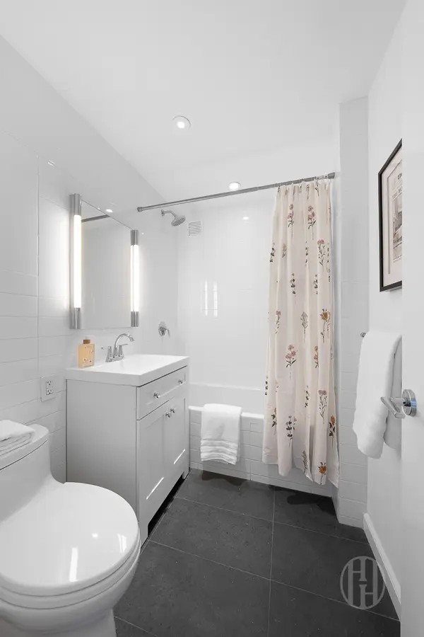 200 E 62nd St #22D, New York, NY 10065