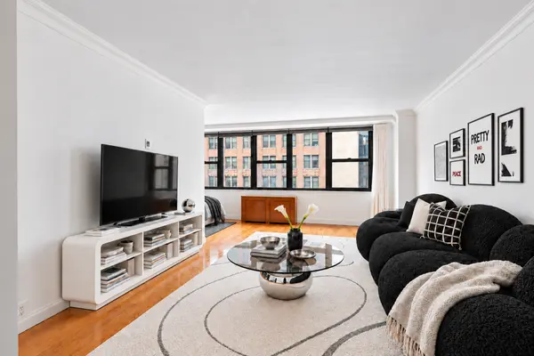 225 E 36th St #9D, New York, NY 10016