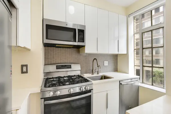 333 W 56th St #3H, New York, NY 10019
