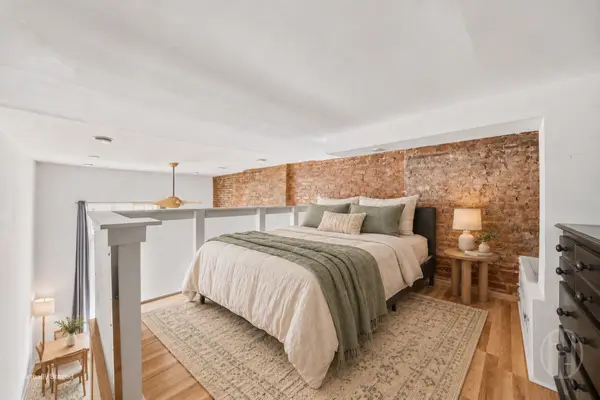 221 W 14th St #1B, New York, NY 10011