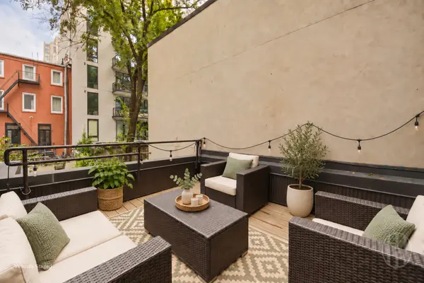 221 W 14th St #1B, New York, NY 10011