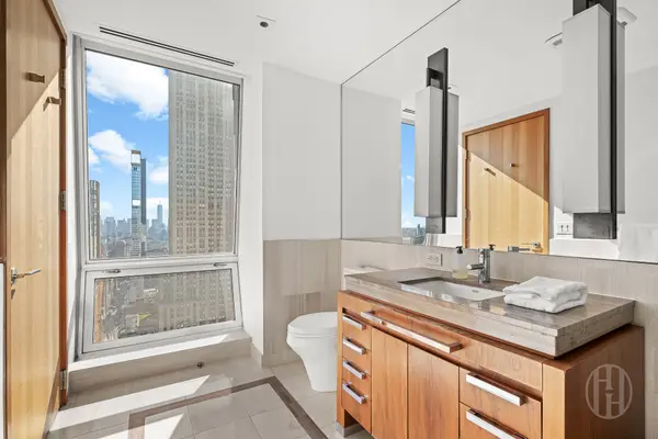 400 5th Ave #45G, New York, NY 10018