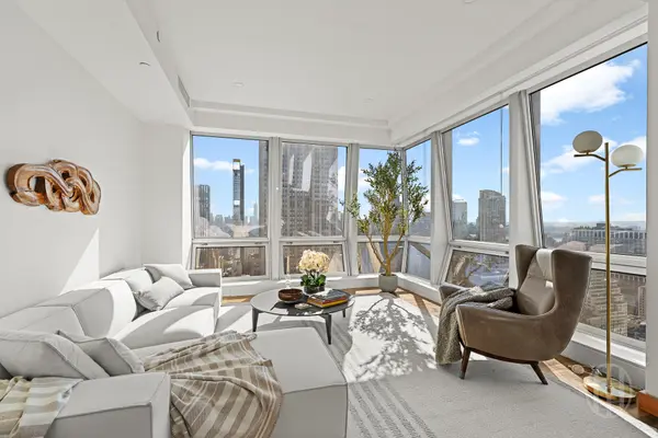 400 5th Ave #45G, New York, NY 10018