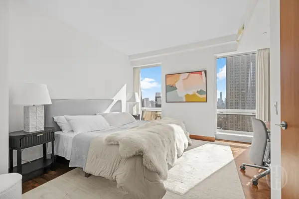 400 5th Ave #45G, New York, NY 10018