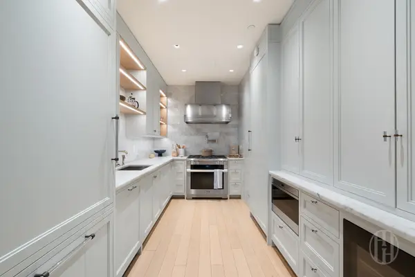 164 W 74th St #PHA, New York, NY 10023