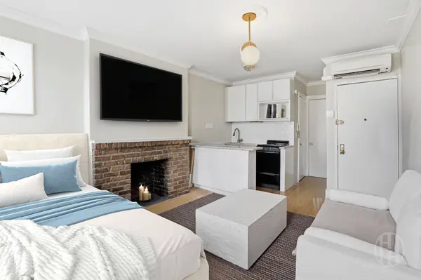 354 W 12th St #4D, New York, NY 10014