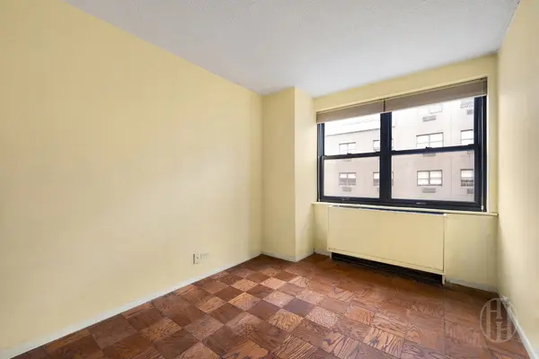 200 E 24th St #1008, New York, NY 10010