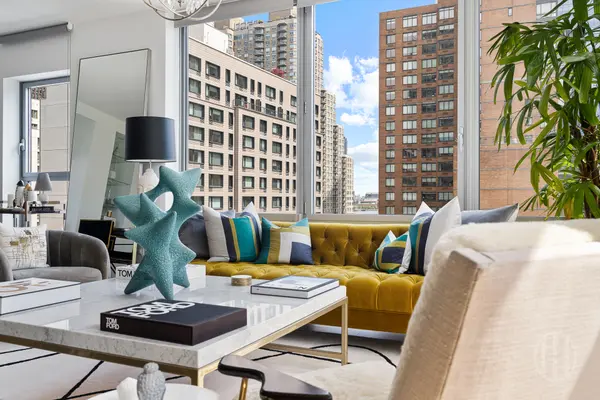 303 E 33rd St #9E, New York, NY 10016