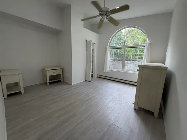 418 Erie St #2, Holbrook, NY 11741