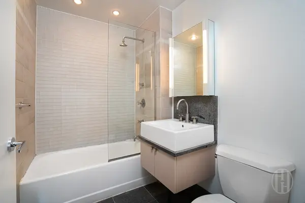120 Greenwich St #2C, New York, NY 10006