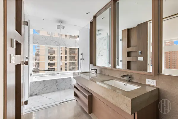 176 E 82nd St #9, New York, NY 10028