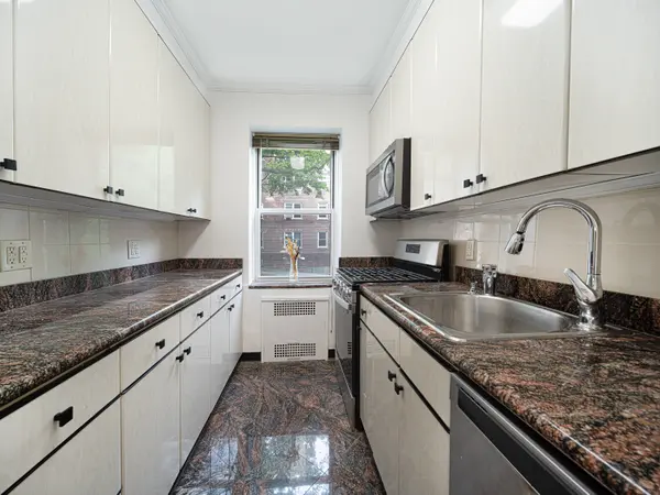 915 E 17th St #109, Brooklyn, NY 11230-3750