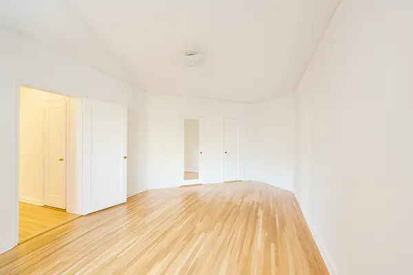 915 E 17th St #302, Brooklyn, NY 11230-3750