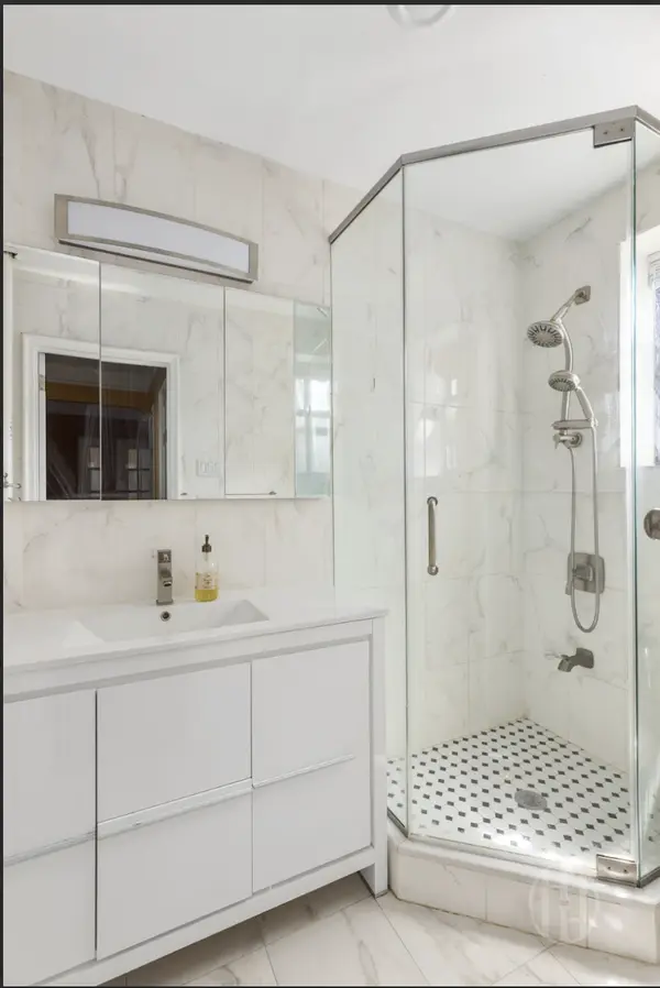 69-10 Yellowstone Blvd #507, Forest Hills, NY 11375