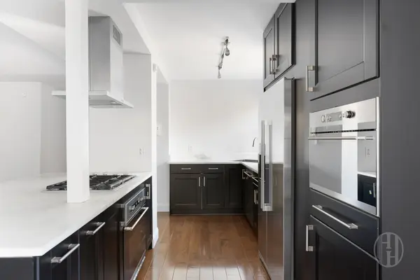 77 W 55th St #16B, New York, NY 10019