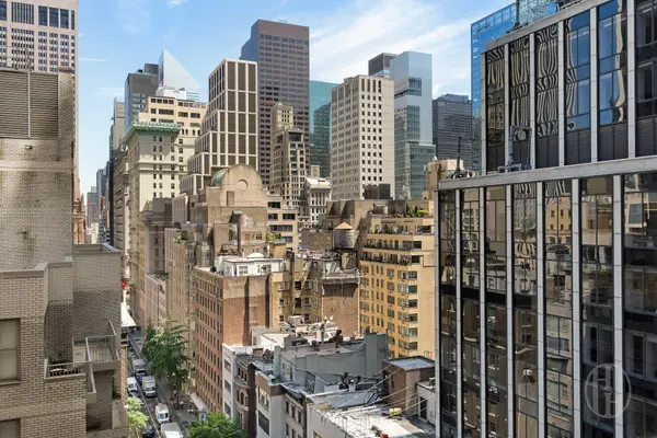 77 W 55th St #16B, New York, NY 10019