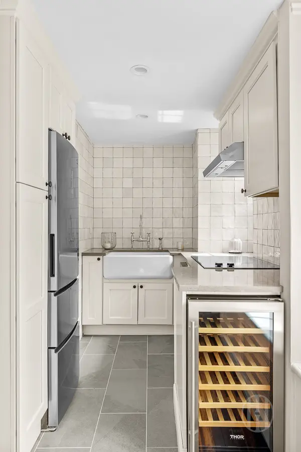 320 E 42nd St #718, New York, NY 10017