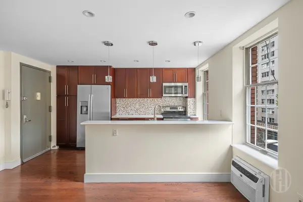 200 E 35th St #3, New York, NY 10016