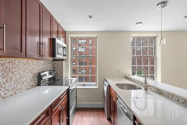 200 E 35th St #3, New York, NY 10016