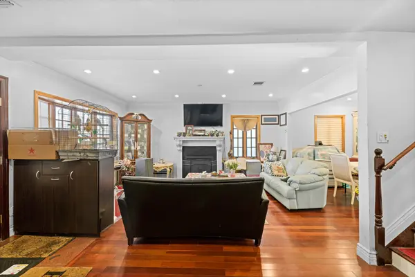 130-35 126th St, South Ozone Park, NY 11420