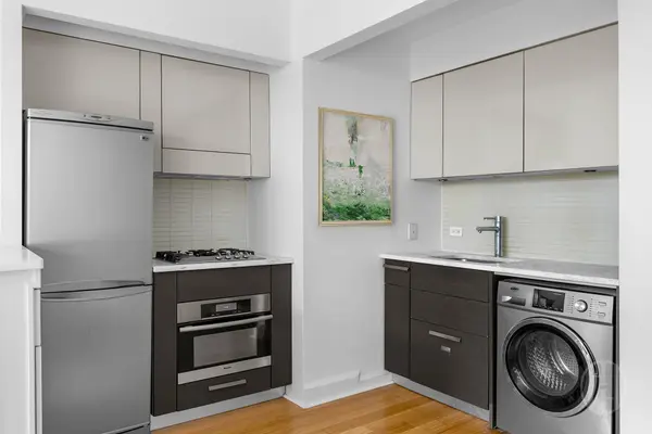505 W 47th St #1FN, New York, NY 10036-2446