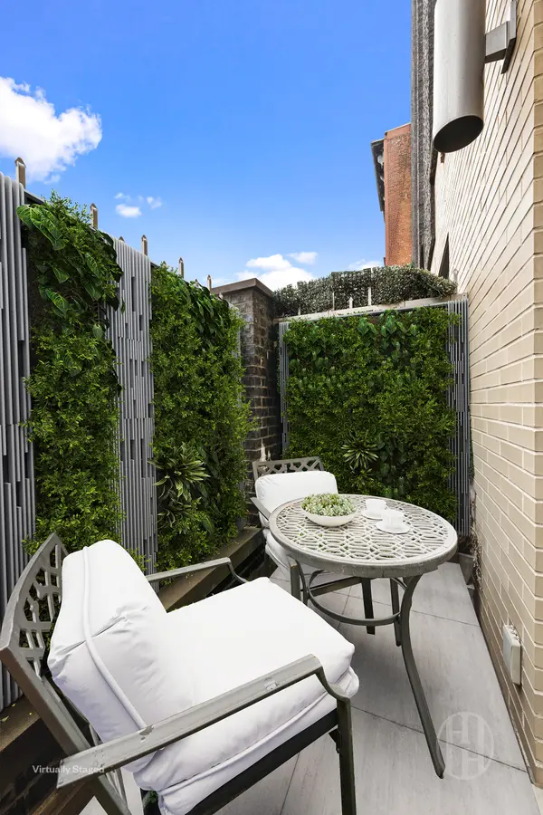 505 W 47th St #1FN, New York, NY 10036-2446