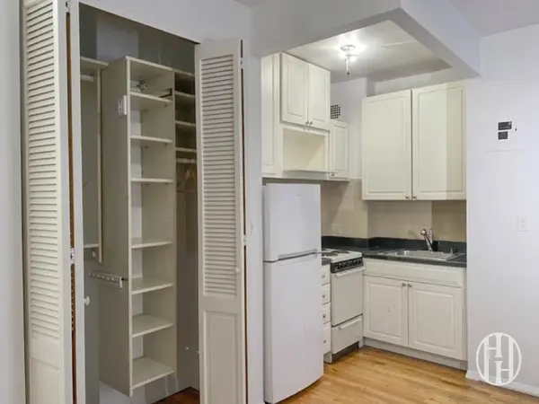 160 E 91st St #2B, New York, NY 10128