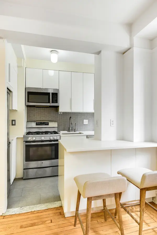 333 W 56th St #3H, New York, NY 10019