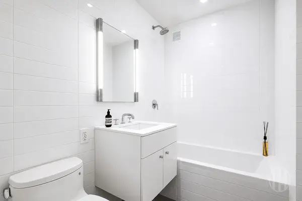 200 E 62nd St #22D, New York, NY 10065