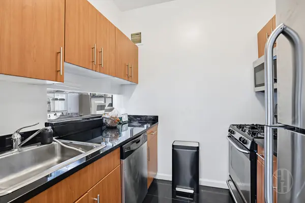 20 West St #23J, New York, NY 10004-1200