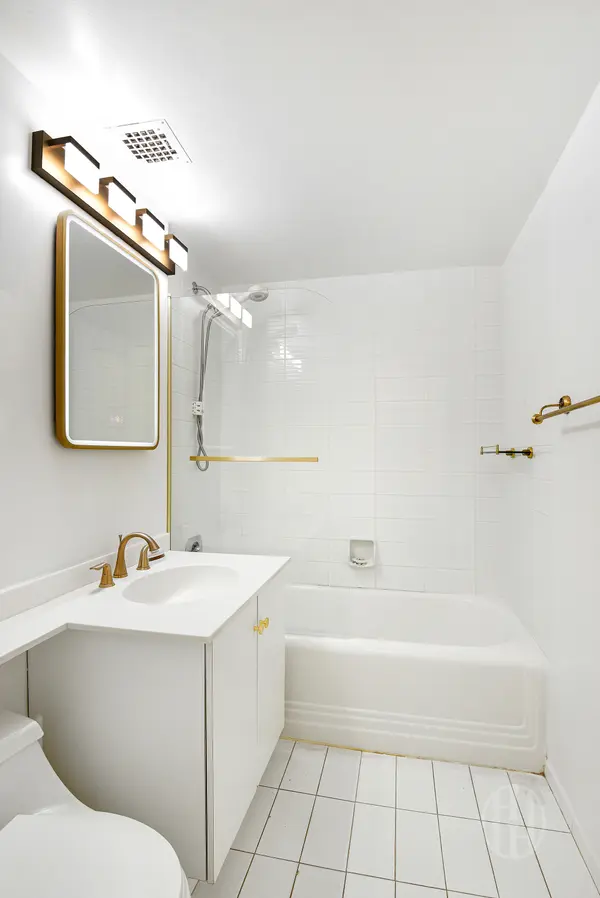 333 W 56th St #3H, New York, NY 10019
