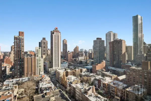 200 E 62nd St #22D, New York, NY 10065