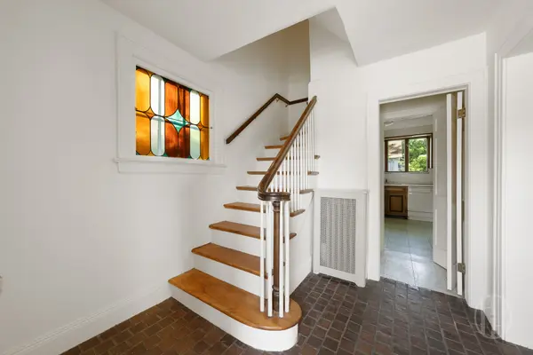 12 Carolina Rd, Queens, NY 11362-1028