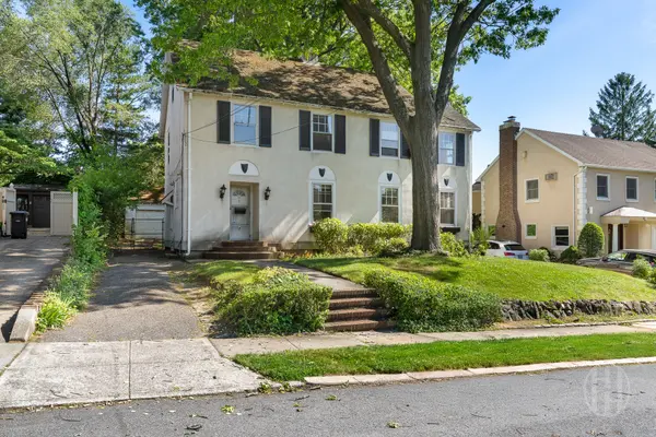 12 Carolina Rd, Queens, NY 11362-1028
