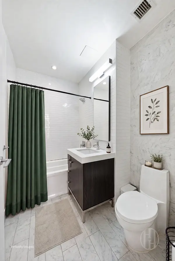 416 W 52nd St #525, New York, NY 10019